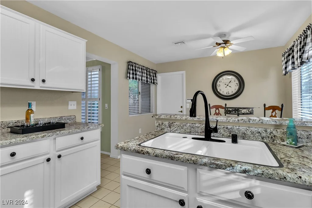 8612 Desert Holly, Las Vegas, NV 89134