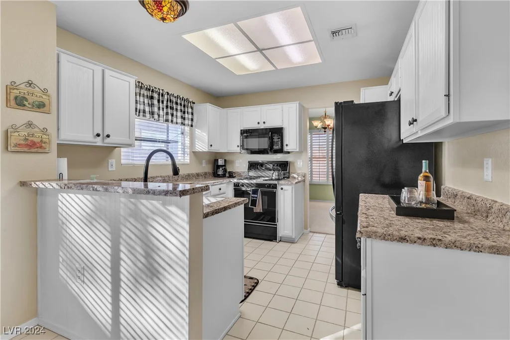 8612 Desert Holly, Las Vegas, NV 89134