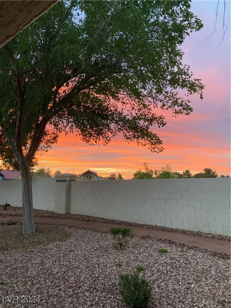 8612 Desert Holly, Las Vegas, NV 89134