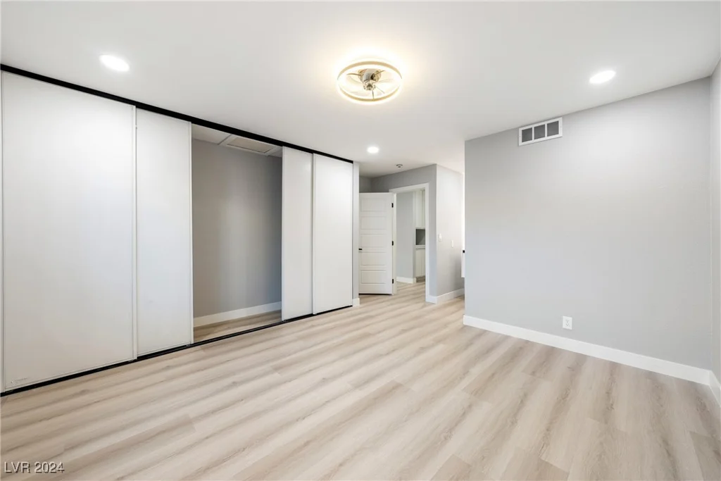 6980 Wedgewood, Las Vegas, NV 89147