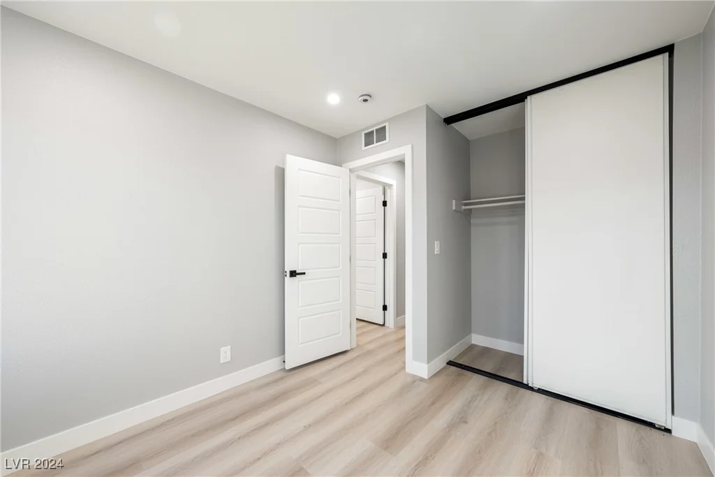 6980 Wedgewood, Las Vegas, NV 89147