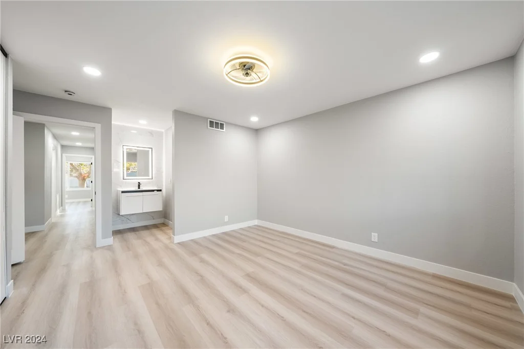 6980 Wedgewood, Las Vegas, NV 89147