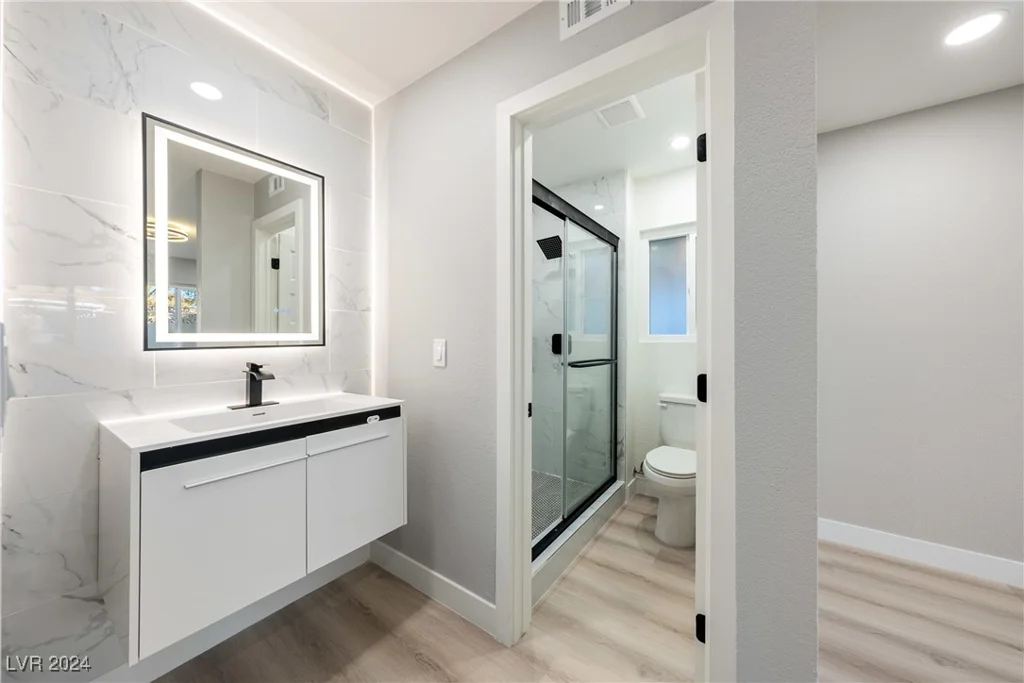 6980 Wedgewood, Las Vegas, NV 89147