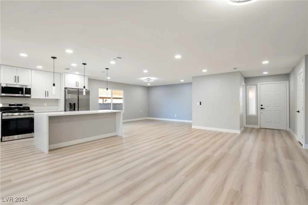 6980 Wedgewood, Las Vegas, NV 89147