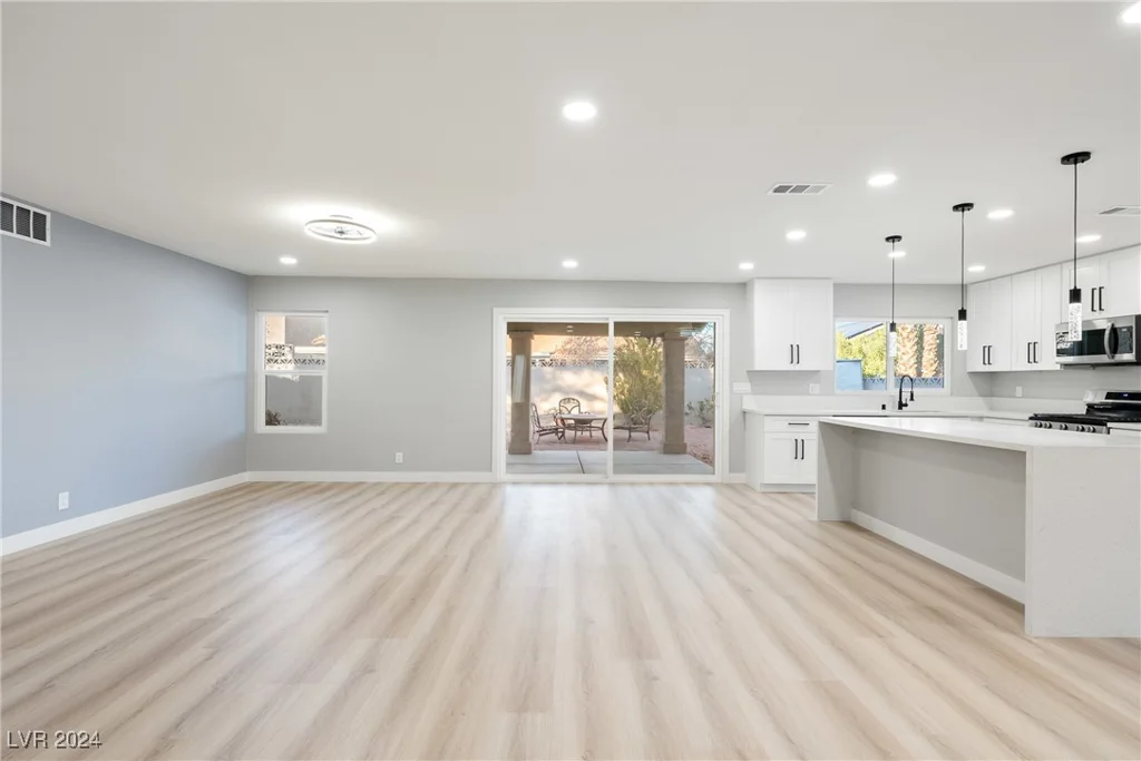 6980 Wedgewood, Las Vegas, NV 89147