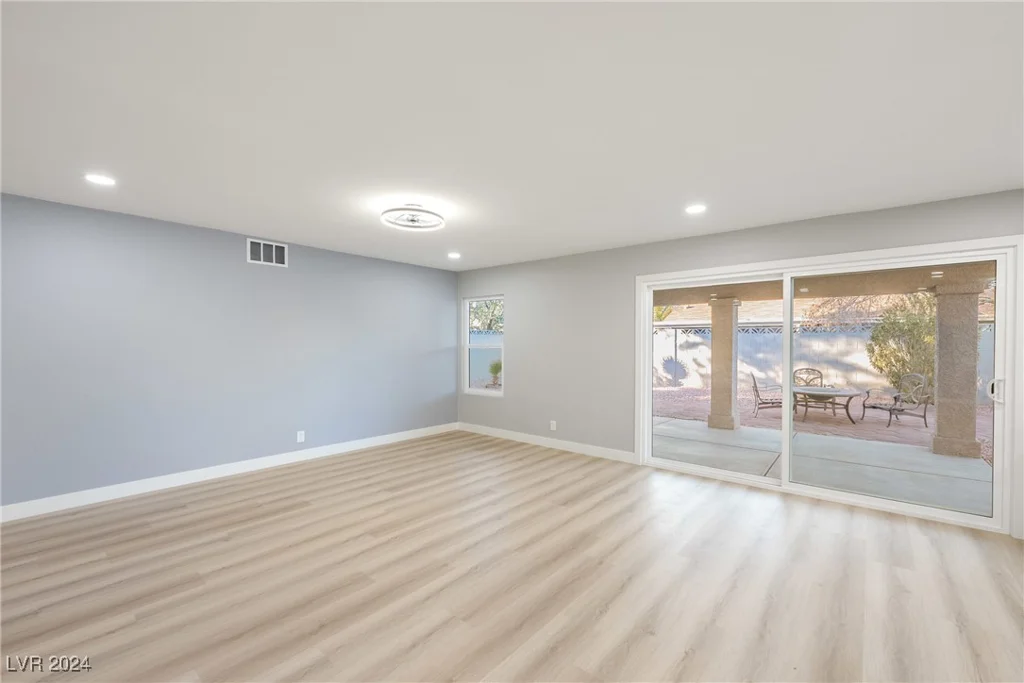 6980 Wedgewood, Las Vegas, NV 89147