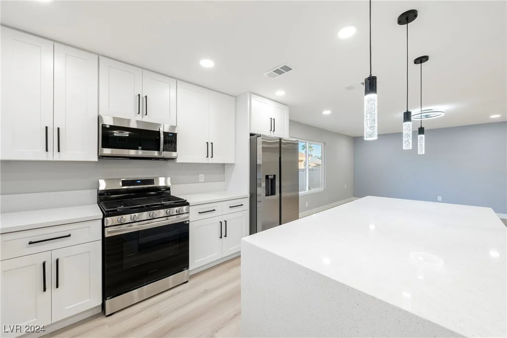 6980 Wedgewood, Las Vegas, NV 89147