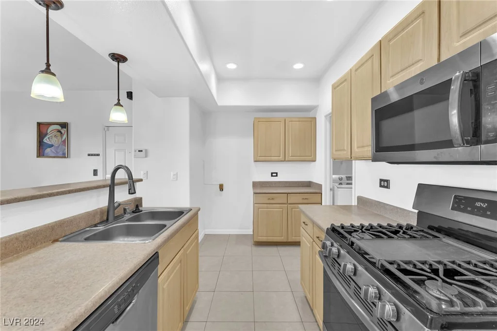 8250 Grand Canyon, Las Vegas, NV 89166