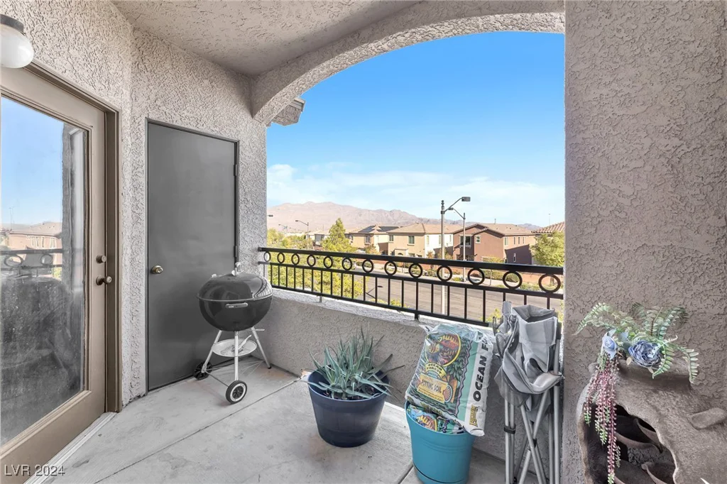 8250 Grand Canyon, Las Vegas, NV 89166