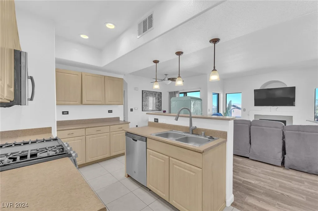 8250 Grand Canyon, Las Vegas, NV 89166