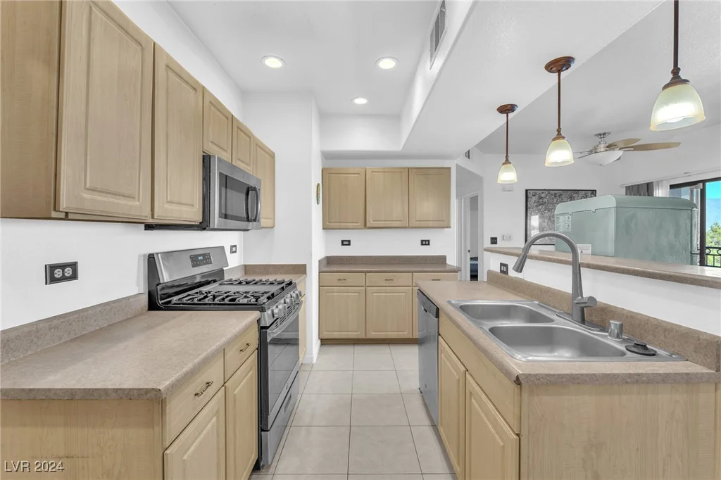 8250 Grand Canyon, Las Vegas, NV 89166