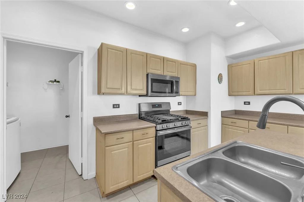 8250 Grand Canyon, Las Vegas, NV 89166