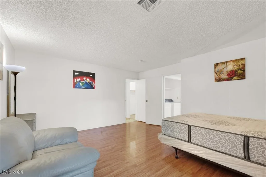 5081 Pioneer, Las Vegas, NV 89146