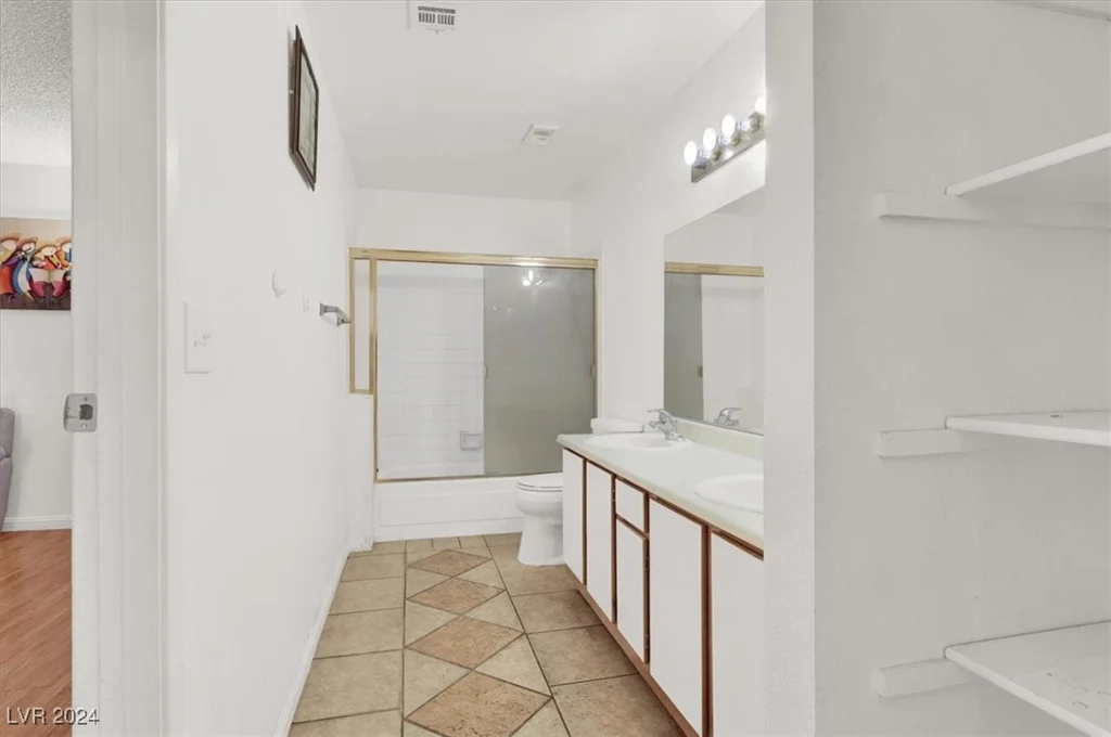 5081 Pioneer, Las Vegas, NV 89146