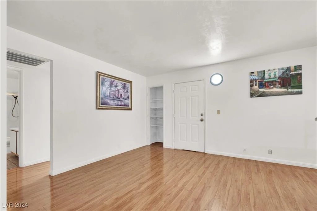 5081 Pioneer, Las Vegas, NV 89146