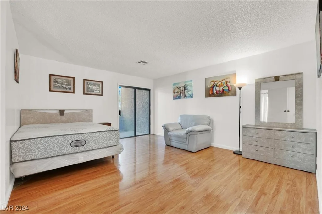 5081 Pioneer, Las Vegas, NV 89146