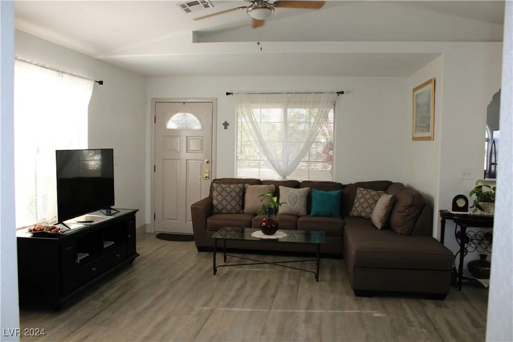 6836 Elm Creek, Las Vegas, NV 89108