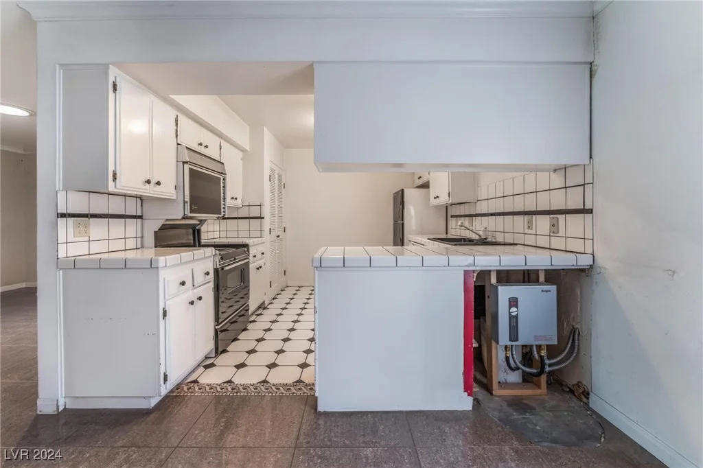 3125 Pinehurst, Las Vegas, NV 89109