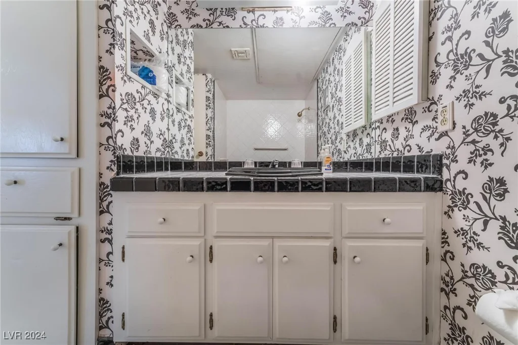 3125 Pinehurst, Las Vegas, NV 89109