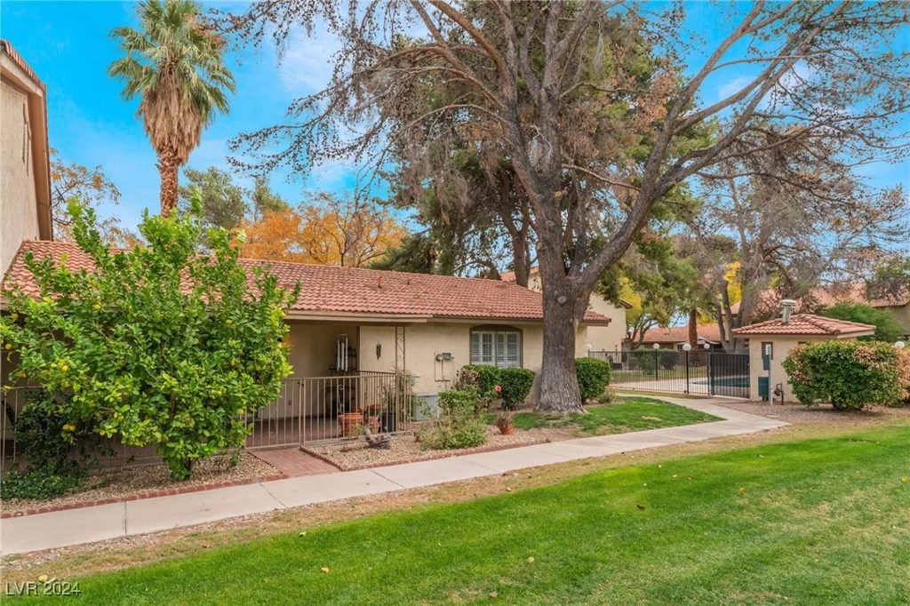 3125 Pinehurst, Las Vegas, NV 89109