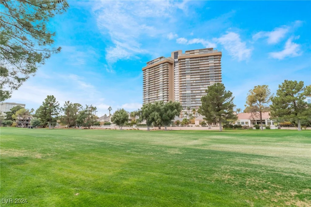 3125 Pinehurst, Las Vegas, NV 89109