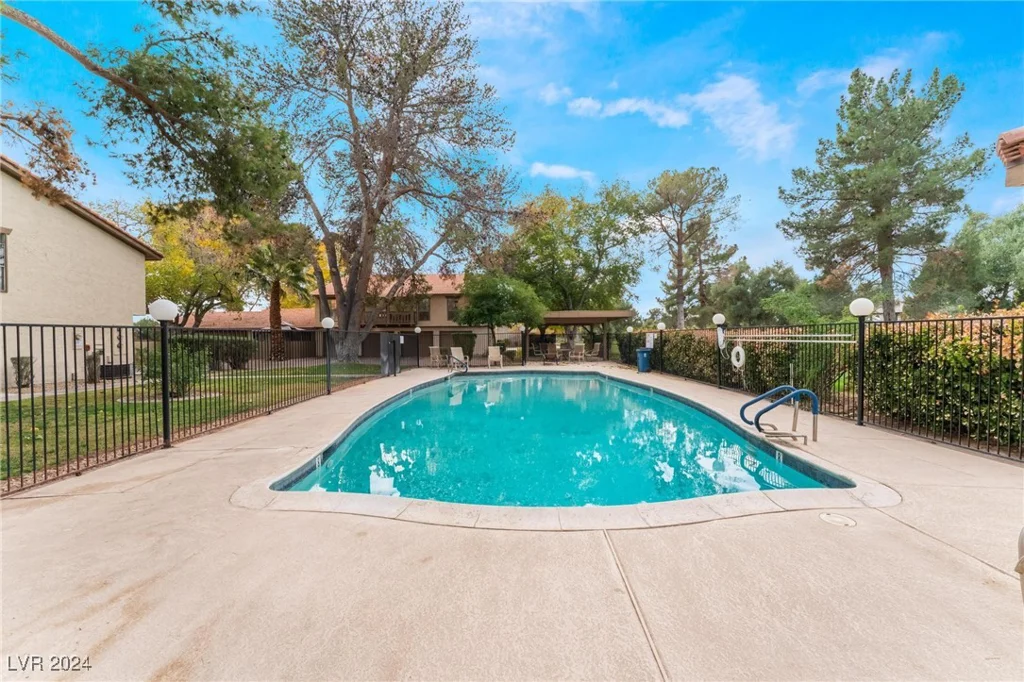 3125 Pinehurst, Las Vegas, NV 89109