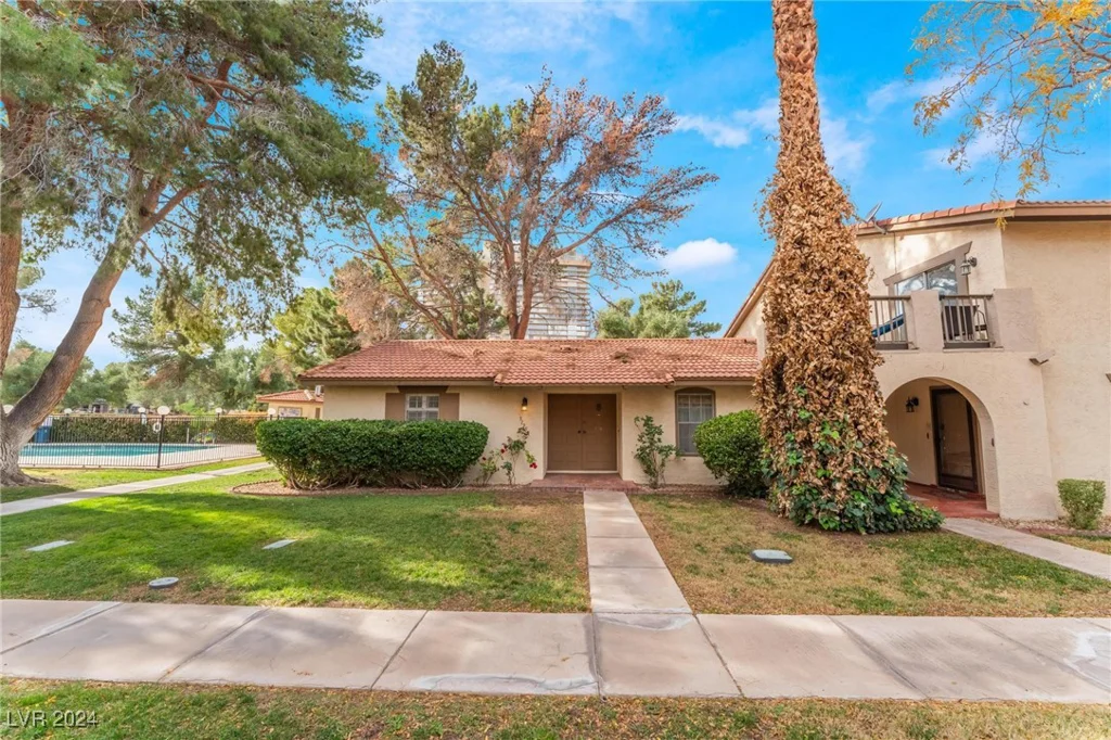 3125 Pinehurst, Las Vegas, NV 89109