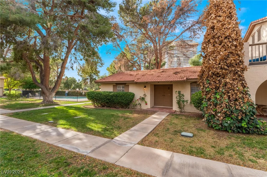 3125 Pinehurst, Las Vegas, NV 89109
