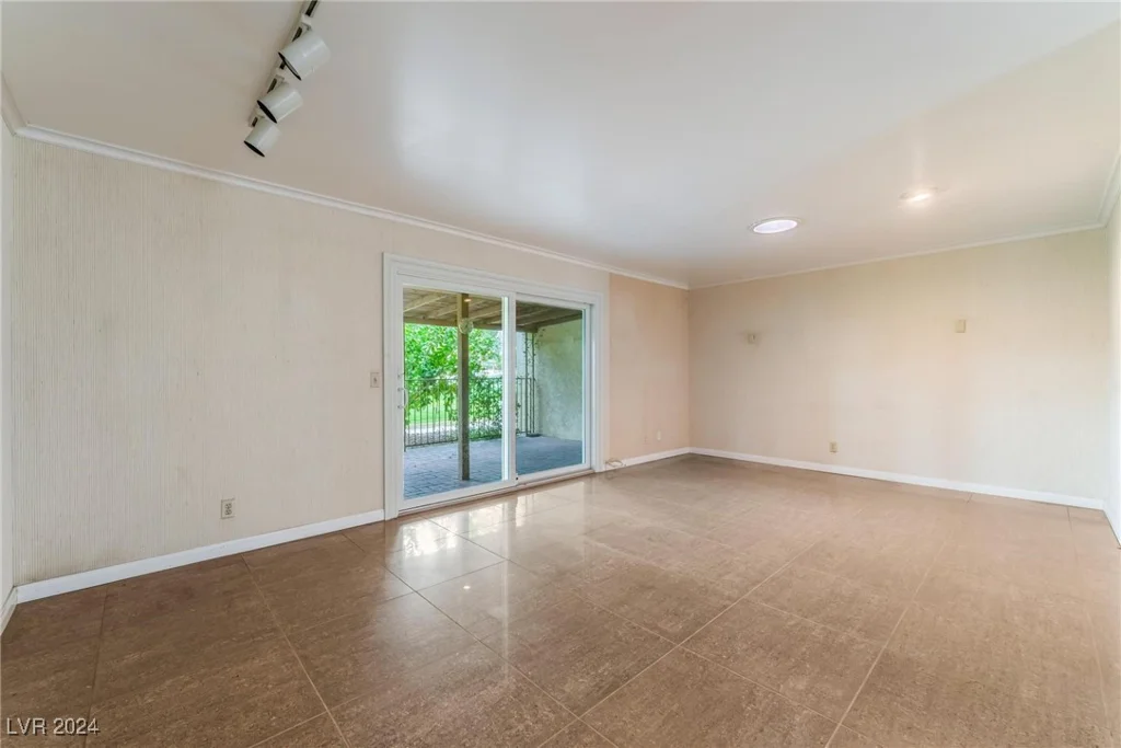 3125 Pinehurst, Las Vegas, NV 89109