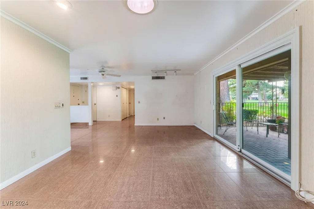 3125 Pinehurst, Las Vegas, NV 89109