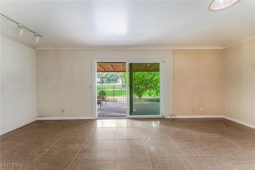 3125 Pinehurst, Las Vegas, NV 89109