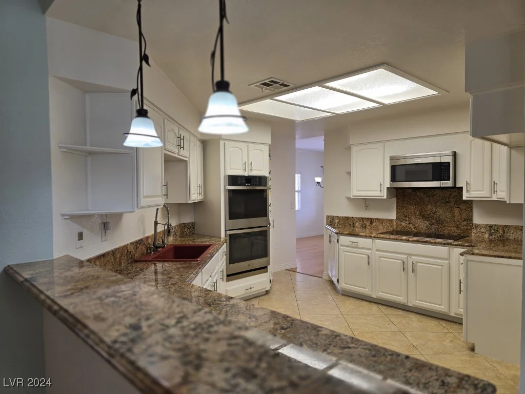 333 Mill Hollow, Las Vegas, NV 89107
