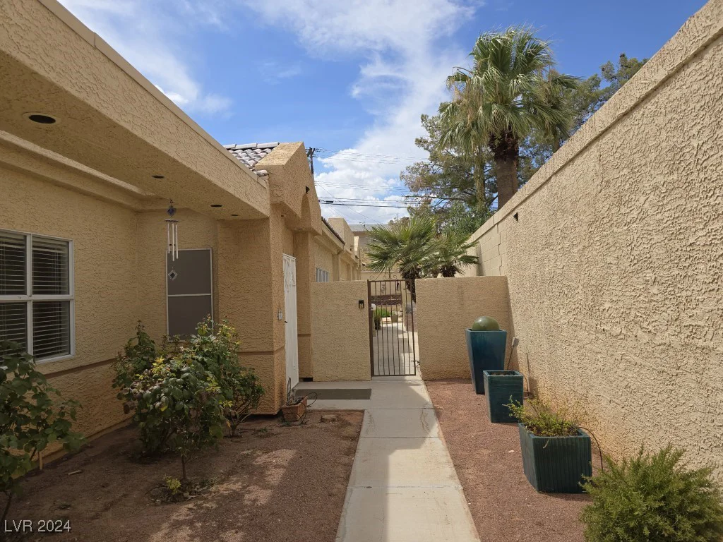333 Mill Hollow, Las Vegas, NV 89107
