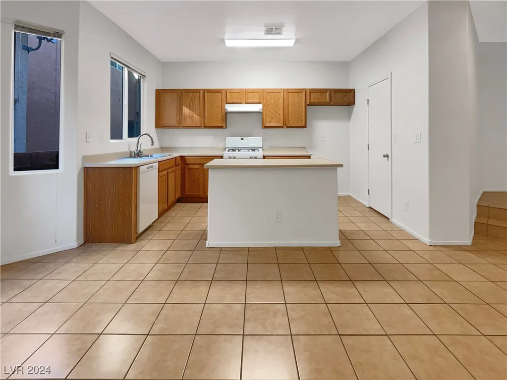 6624 Hathersage, Las Vegas, NV 89139