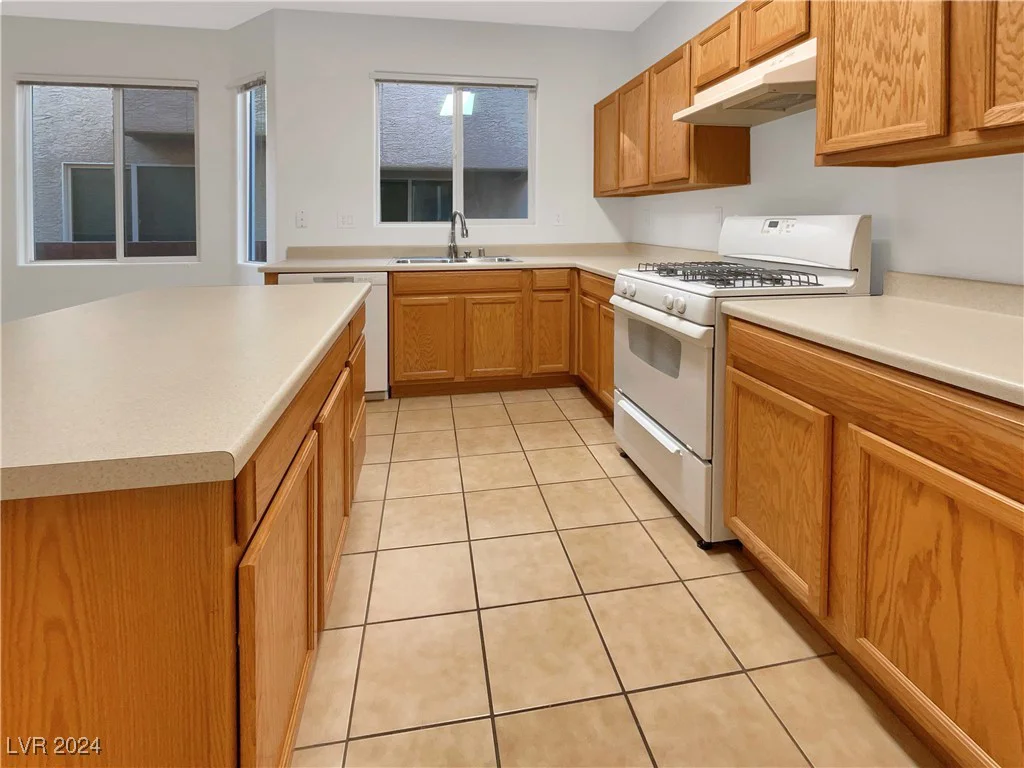 6624 Hathersage, Las Vegas, NV 89139