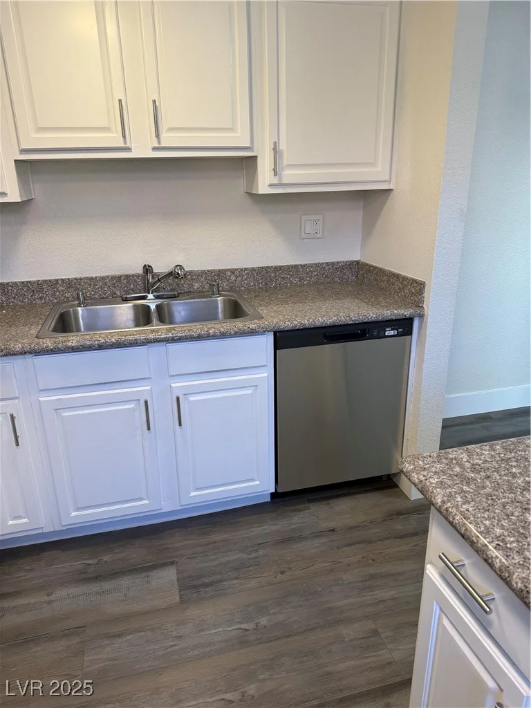 5317 Indian River, Las Vegas, NV 89103