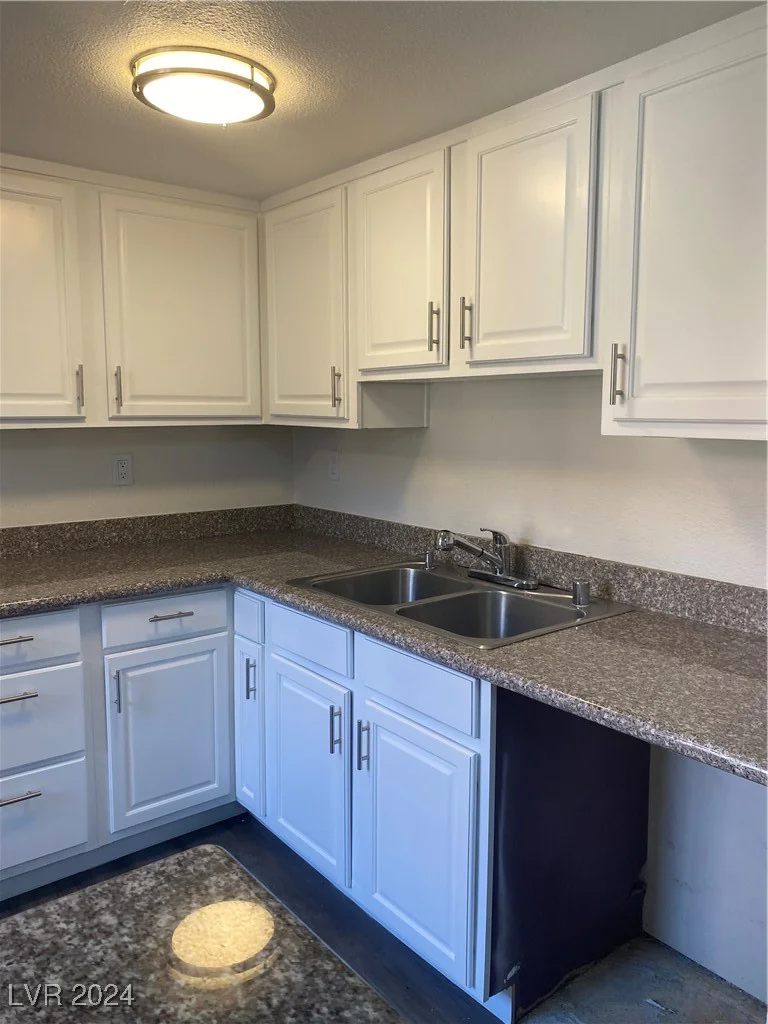 5317 Indian River, Las Vegas, NV 89103