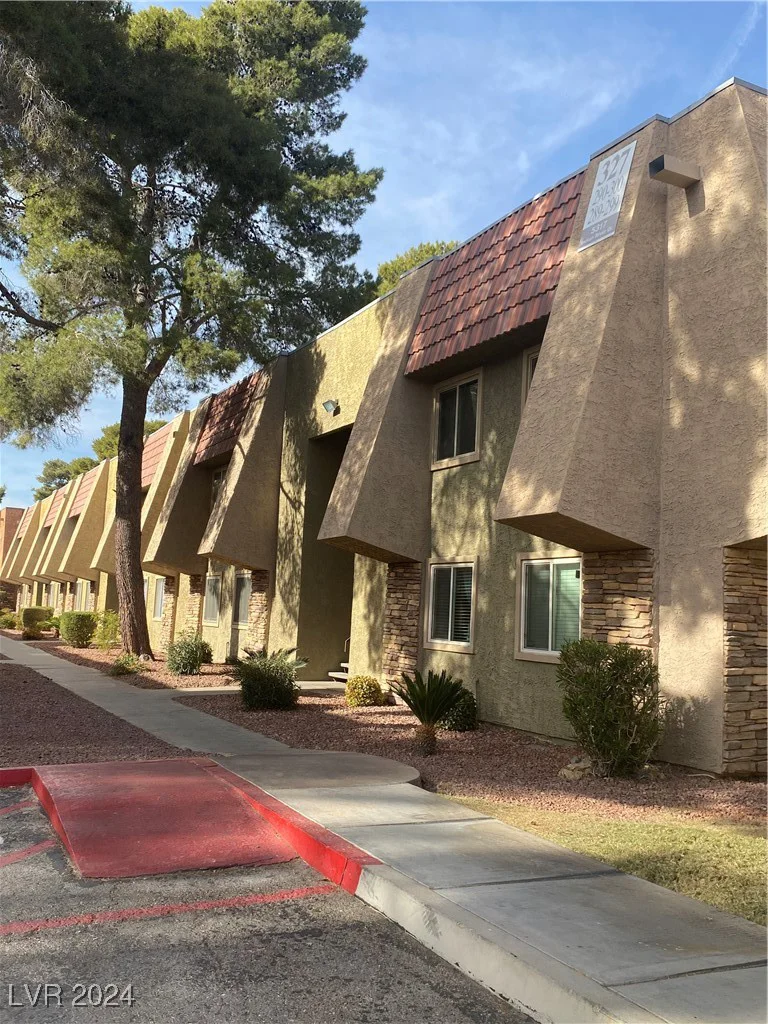 5317 Indian River, Las Vegas, NV 89103