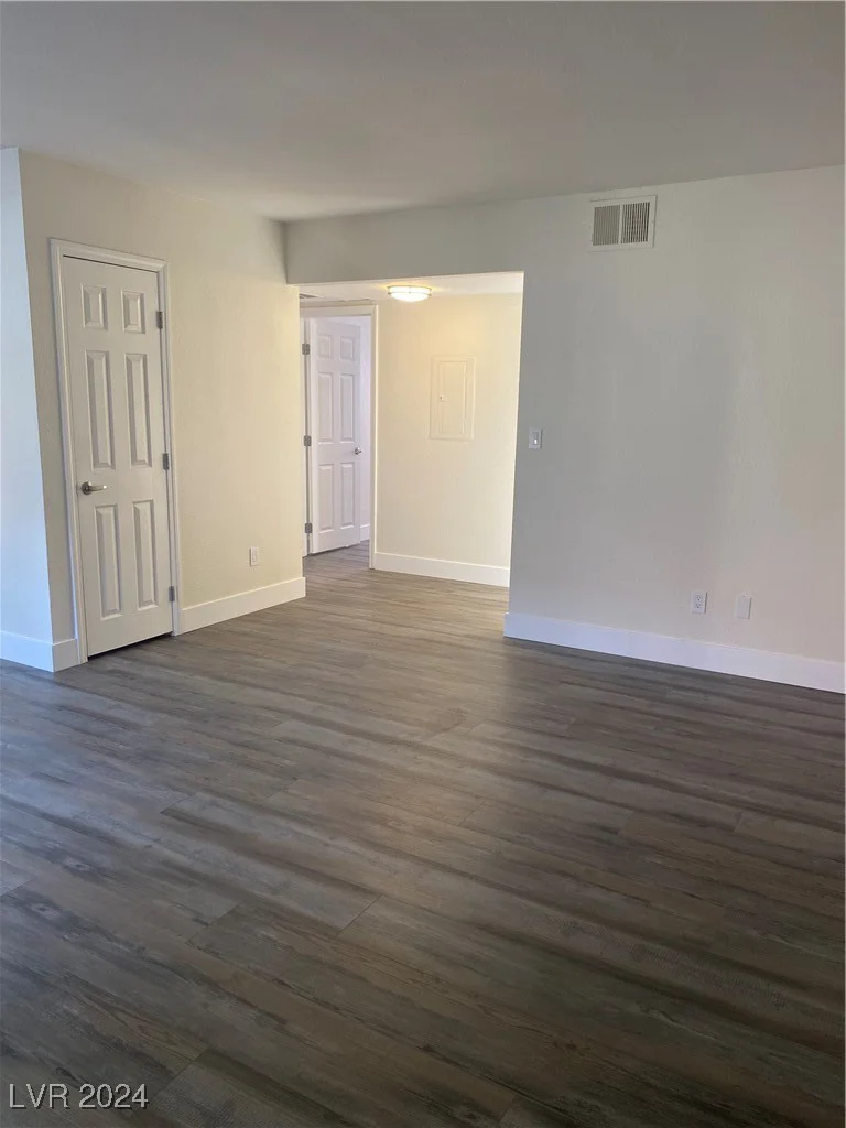 5317 Indian River, Las Vegas, NV 89103