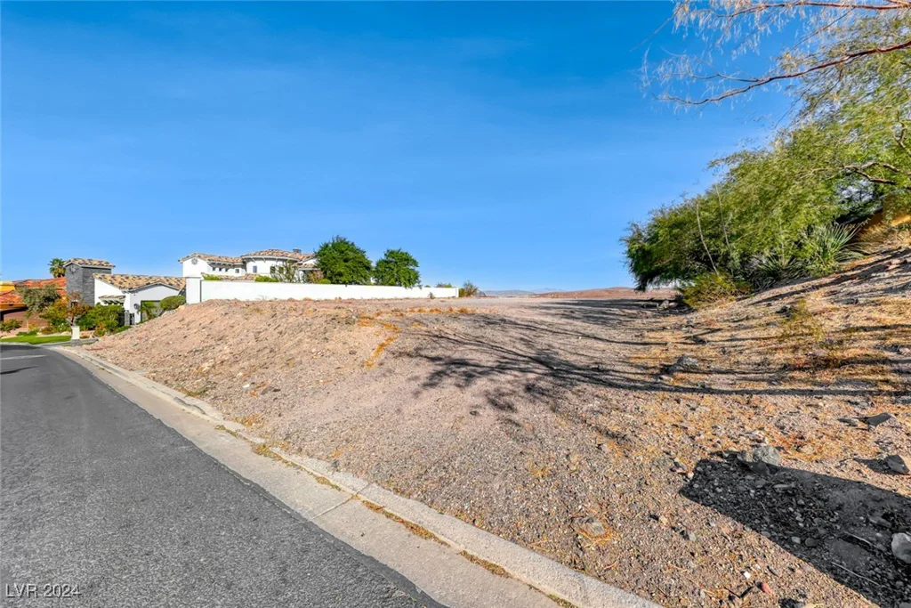 14 Pyrenees, Henderson, NV 89011