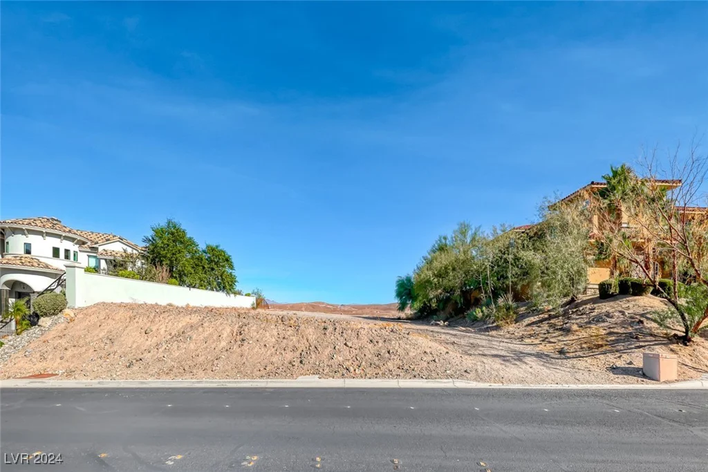 14 Pyrenees, Henderson, NV 89011