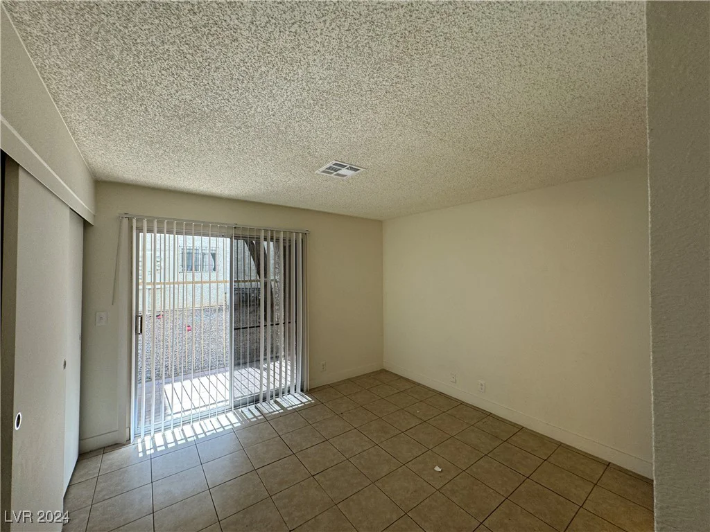 4464 Desert Inn, Las Vegas, NV 89102