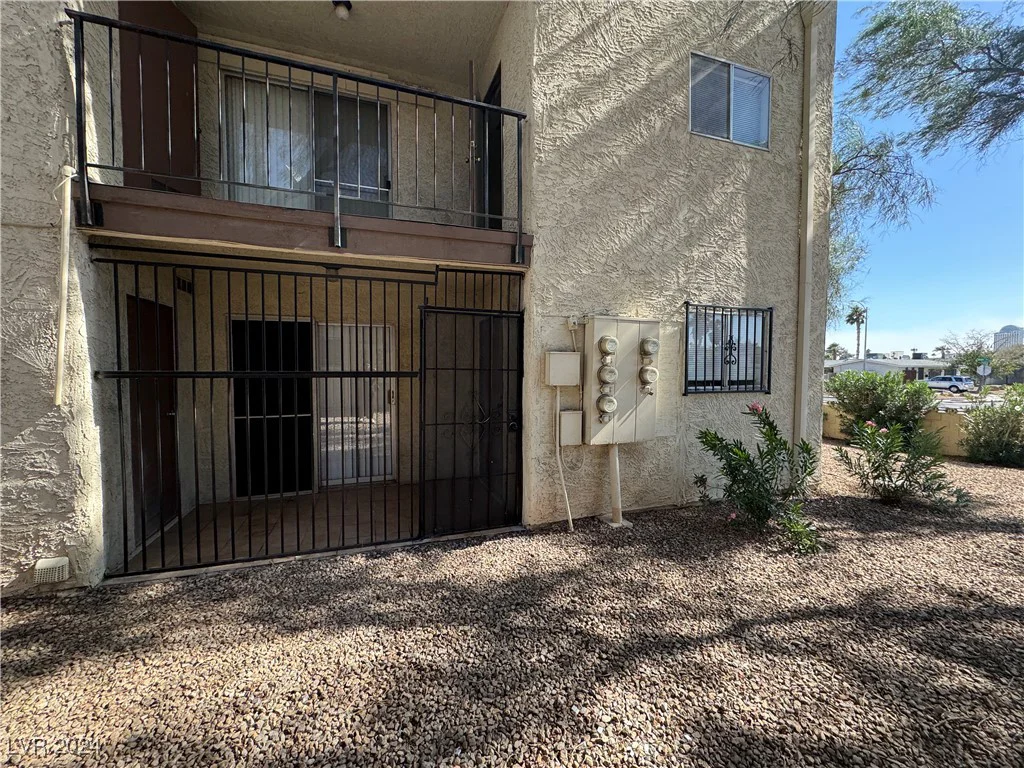 4464 Desert Inn, Las Vegas, NV 89102