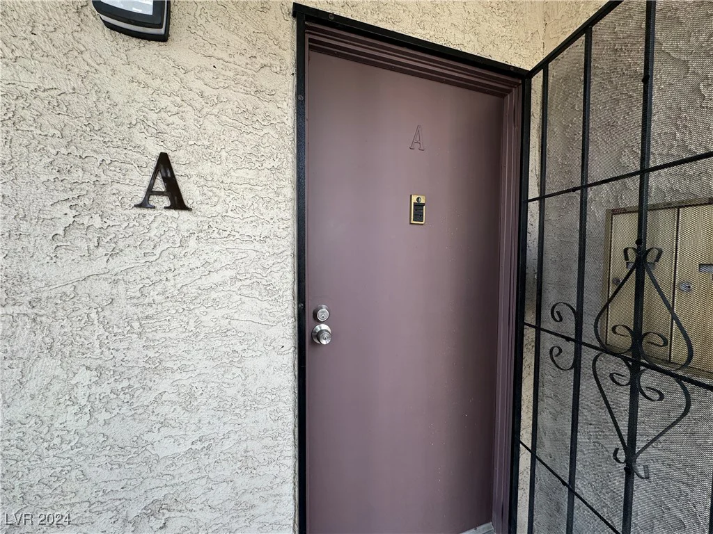 4464 Desert Inn, Las Vegas, NV 89102