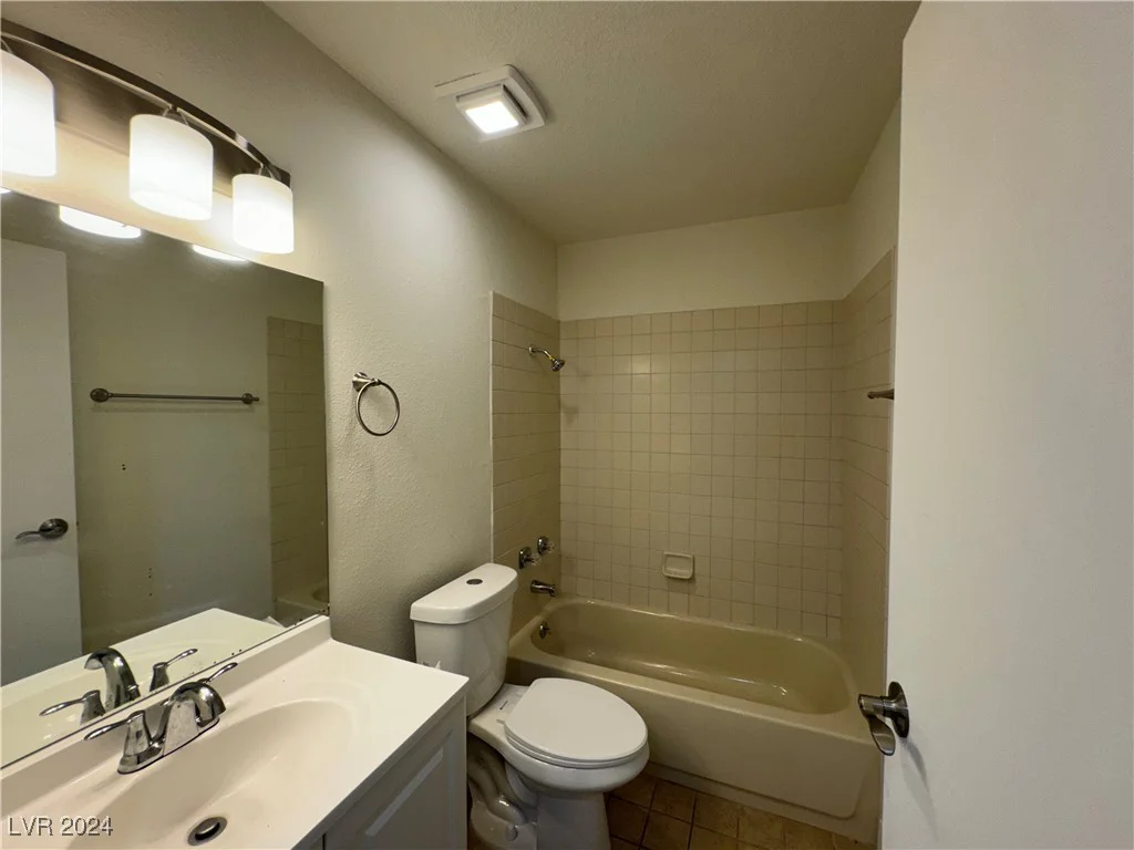 4464 Desert Inn, Las Vegas, NV 89102