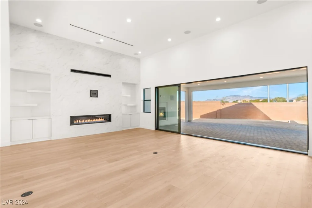 6380 Leeland, Las Vegas, NV 89149