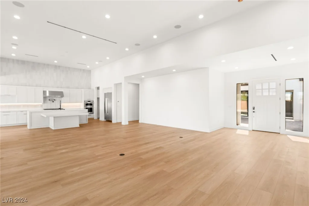 6380 Leeland, Las Vegas, NV 89149
