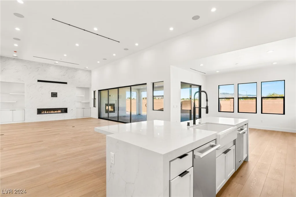 6380 Leeland, Las Vegas, NV 89149