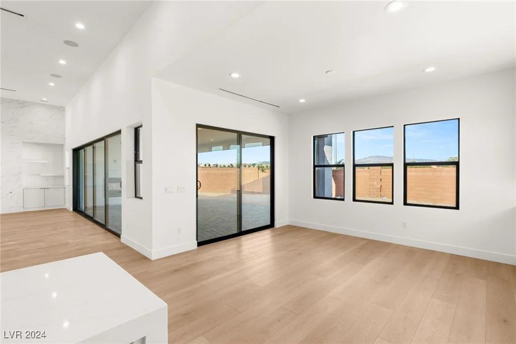 6380 Leeland, Las Vegas, NV 89149