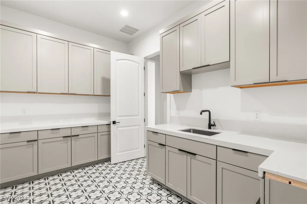 6380 Leeland, Las Vegas, NV 89149